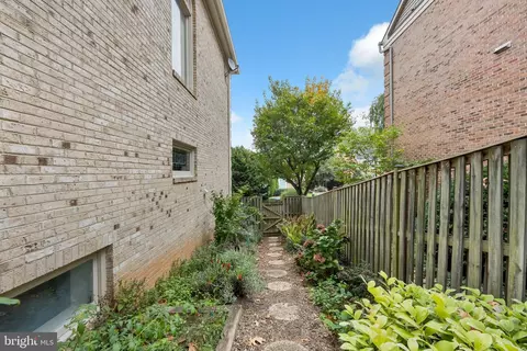 1142 Randolph Rd, Mclean, VA 22101 photo 7