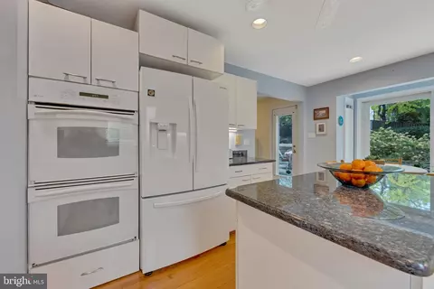 1142 Randolph Rd, Mclean, VA 22101 photo 24