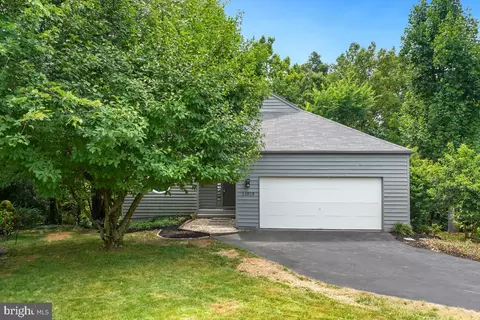 11919 Moss Point Ln, Reston, VA 20194