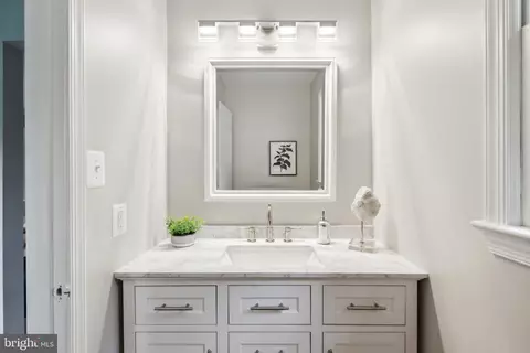 2053 Cobblestone Ln, Reston, VA 20191 photo 11