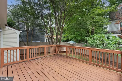 2053 Cobblestone Ln, Reston, VA 20191 photo 23