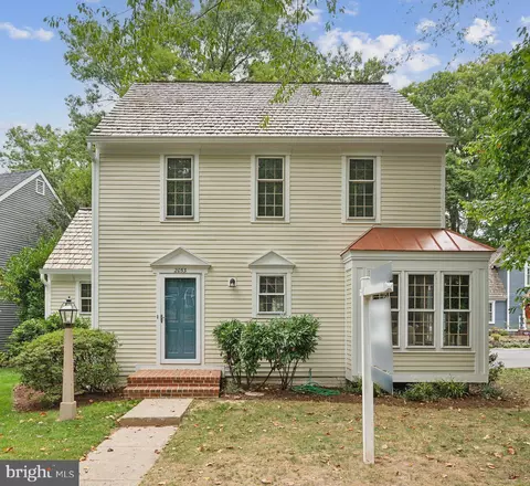 2053 Cobblestone Ln, Reston, VA 20191