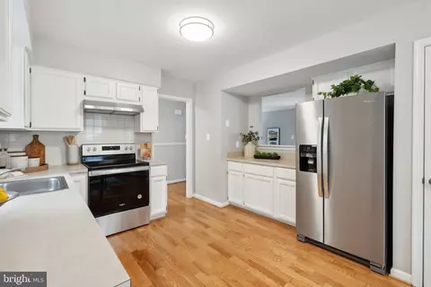 2053 Cobblestone Ln, Reston, VA 20191 photo 6