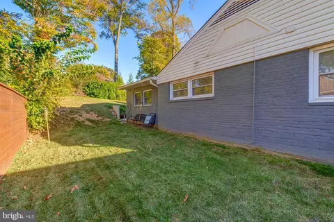 Exterior - 5303 Landgrave Ln, Springfield, VA 22151 photo 14 of 15