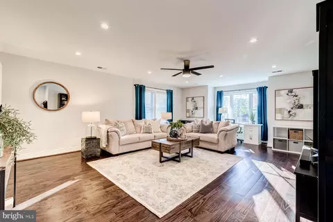 Living - 5303 Landgrave Ln, Springfield, VA 22151 photo 1 of 1