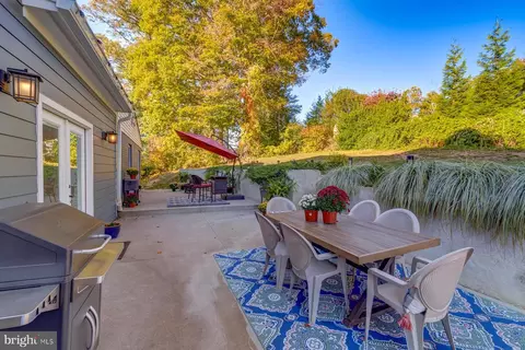 Exterior - 5303 Landgrave Ln, Springfield, VA 22151 photo 9 of 15