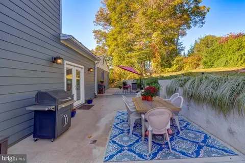 Exterior - 5303 Landgrave Ln, Springfield, VA 22151 photo 11 of 15