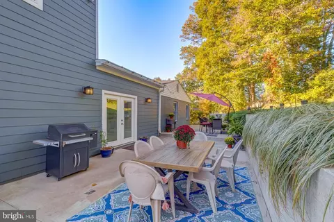 Exterior - 5303 Landgrave Ln, Springfield, VA 22151 photo 10 of 15