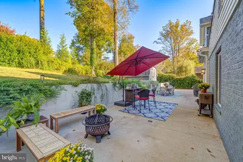 Exterior - 5303 Landgrave Ln, Springfield, VA 22151 photo 5 of 15