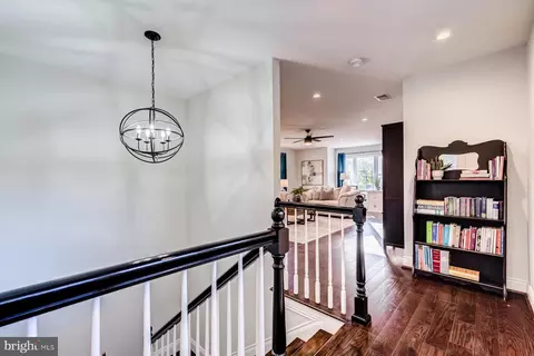 Entry Way - 5303 Landgrave Ln, Springfield, VA 22151 photo 5 of 5