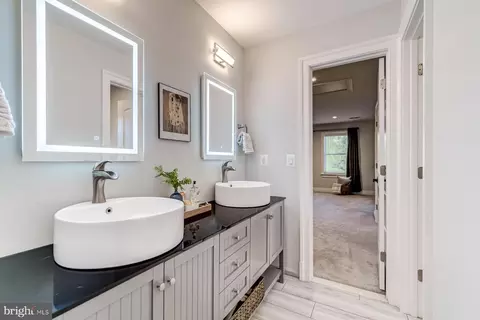 Bath - 5303 Landgrave Ln, Springfield, VA 22151 photo 4 of 6