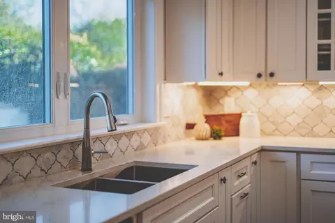 Kitchen - 5303 Landgrave Ln, Springfield, VA 22151 photo 3 of 5