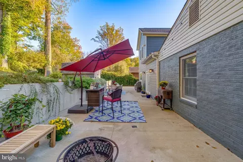 Exterior - 5303 Landgrave Ln, Springfield, VA 22151 photo 6 of 15