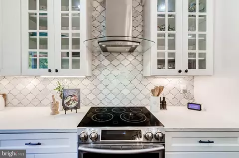 Kitchen - 5303 Landgrave Ln, Springfield, VA 22151 photo 5 of 5