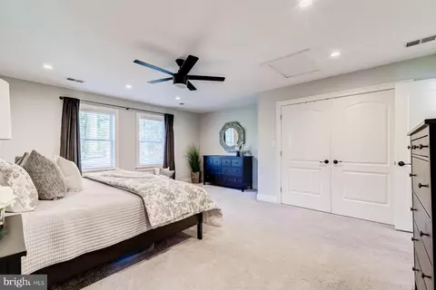 Bedroom - 5303 Landgrave Ln, Springfield, VA 22151 photo 8 of 8