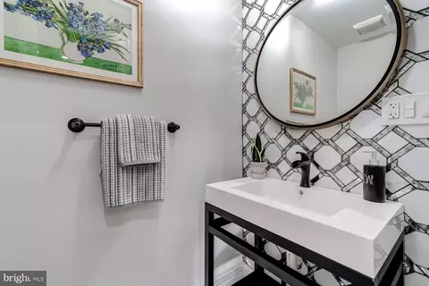 Bath - 5303 Landgrave Ln, Springfield, VA 22151 photo 6 of 6