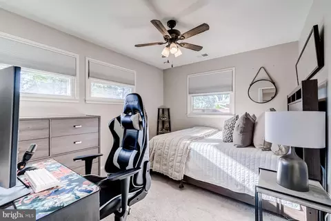 Bedroom - 5303 Landgrave Ln, Springfield, VA 22151 photo 5 of 8