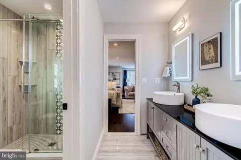 Bath - 5303 Landgrave Ln, Springfield, VA 22151 photo 5 of 6