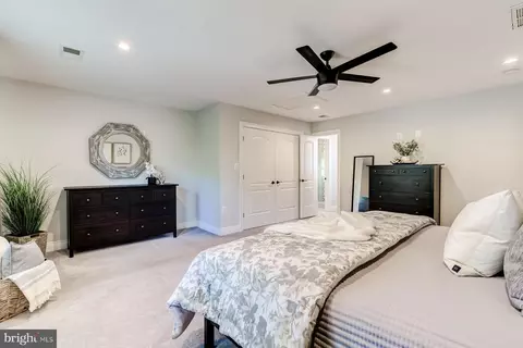 Bedroom - 5303 Landgrave Ln, Springfield, VA 22151 photo 7 of 8