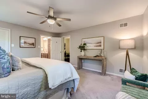 Bedroom - 5303 Landgrave Ln, Springfield, VA 22151 photo 2 of 8