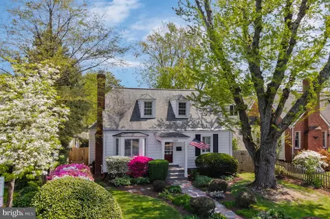 2905 Meadow Ln, Falls Church, VA 22042