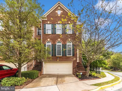 9211 Point Replete Dr, Fort Belvoir, VA 22060