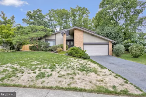 8635 Reseca Ln, Springfield, VA 22152