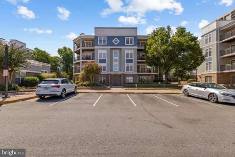 5573 Seminary Rd #208, Falls Church, VA 22041