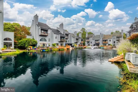 11116 Glade Dr, Reston, VA 20191