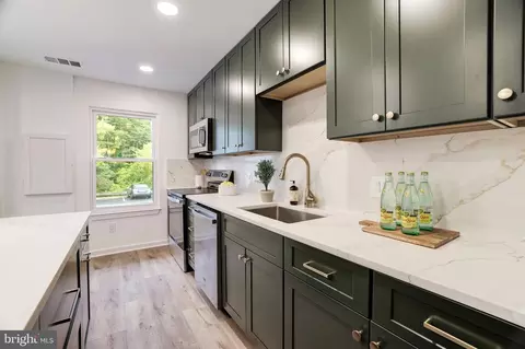 11116 Glade Dr, Reston, VA 20191 photo 9
