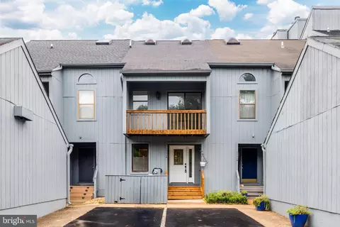 11116 Glade Dr, Reston, VA 20191 photo 2