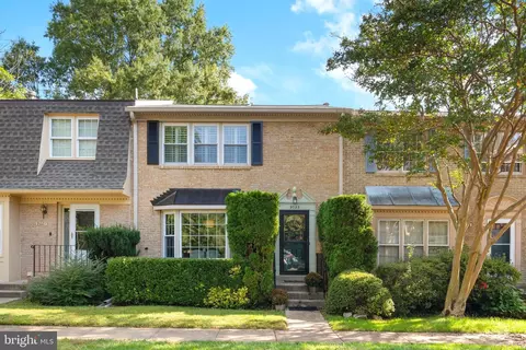 9023 Blarney Stone Dr, Springfield, VA 22152 photo 3