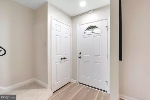 9023 Blarney Stone Dr, Springfield, VA 22152 photo 4