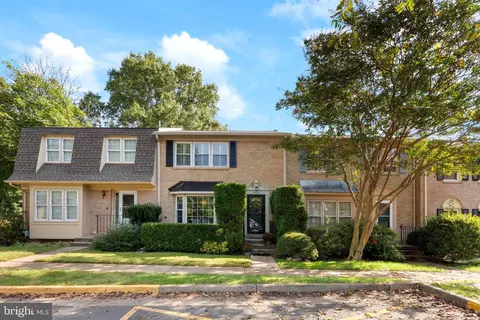 9023 Blarney Stone Dr, Springfield, VA 22152 photo 2