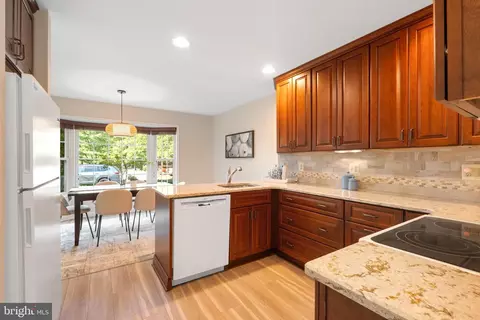 9023 Blarney Stone Dr, Springfield, VA 22152 photo 8