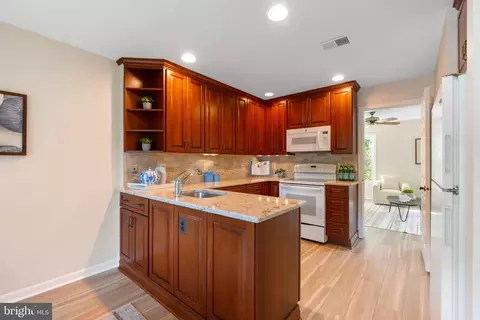 9023 Blarney Stone Dr, Springfield, VA 22152 photo 9