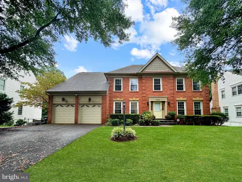 13911 Valley Country Dr, Chantilly, VA 20151