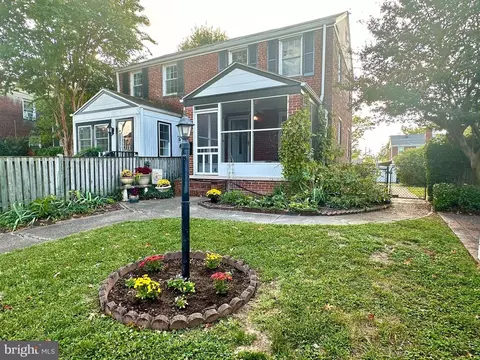 6016 Monticello Rd, Alexandria, VA 22303