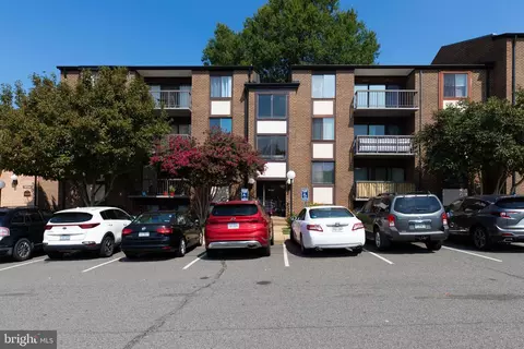 9720 Kingsbridge Dr #002, Fairfax, VA 22031