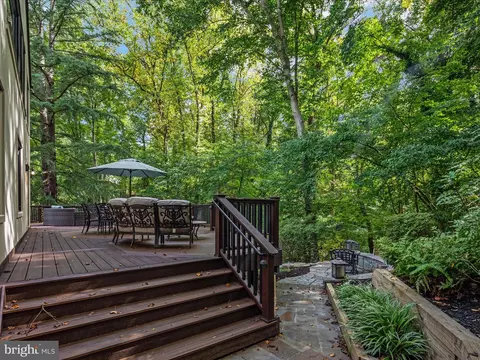 Exterior - 5833 Upton St, Mclean, VA 22101 photo 12 of 15
