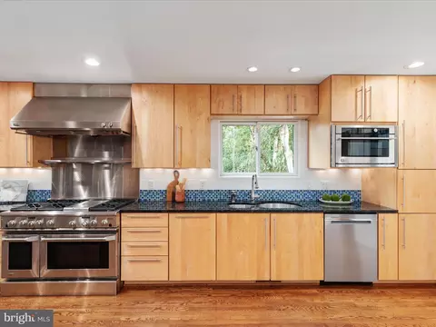 Kitchen - 5833 Upton St, Mclean, VA 22101 photo 4 of 4
