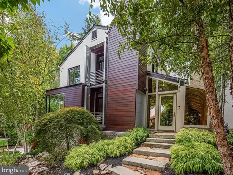 5833 Upton St, Mclean, VA 22101
