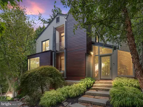 Exterior - 5833 Upton St, Mclean, VA 22101 photo 15 of 15