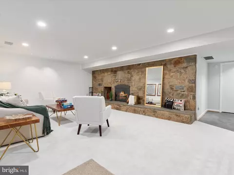 Living - 5833 Upton St, Mclean, VA 22101 photo 7 of 8