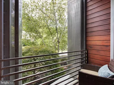 Exterior - 5833 Upton St, Mclean, VA 22101 photo 2 of 15
