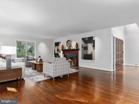 Living - 5833 Upton St, Mclean, VA 22101 photo 2 of 8