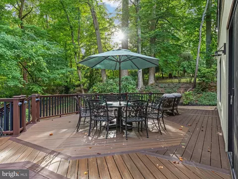 Exterior - 5833 Upton St, Mclean, VA 22101 photo 8 of 15