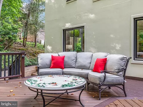 Exterior - 5833 Upton St, Mclean, VA 22101 photo 6 of 15