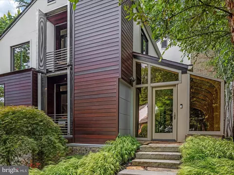 Exterior - 5833 Upton St, Mclean, VA 22101 photo 11 of 15