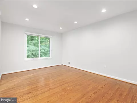 Living - 5833 Upton St, Mclean, VA 22101 photo 5 of 8